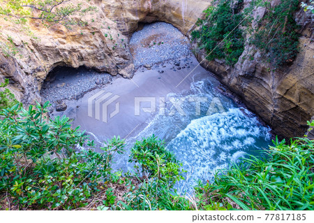 Ryugaku cave 77817185