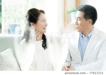 中年夫婦交談 中年夫婦交談 77817231