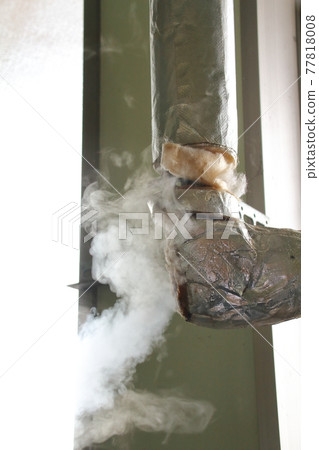 Steam piping that has holes due to aging and causes steam leakage 77818008