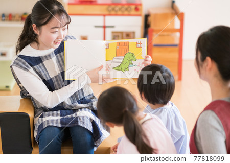 幼兒園老師讀一個故事 幼兒園老師讀一個故事 77818099