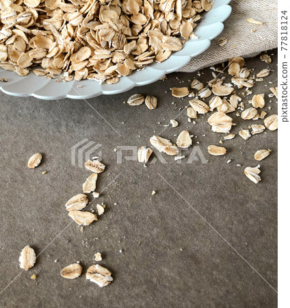 Healthy image of oats Healthy image of oats 77818124
