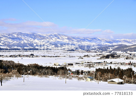 View of Togari Onsen Ski Resort / Iiyama City from Kijimadaira Village (Kijimadaira Village, Nagano Prefecture) [2021.1] 77818133