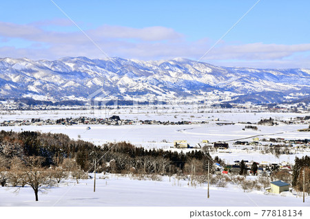 從木島平村（長野縣木島平村）遠眺戶加溫泉滑雪場/飯山市 [2021.1] 77818134