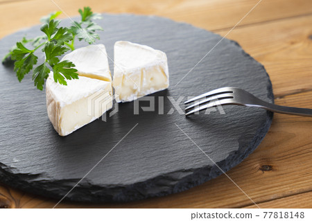 Queen of cheese Camembert Queen of cheese Camembert 77818148