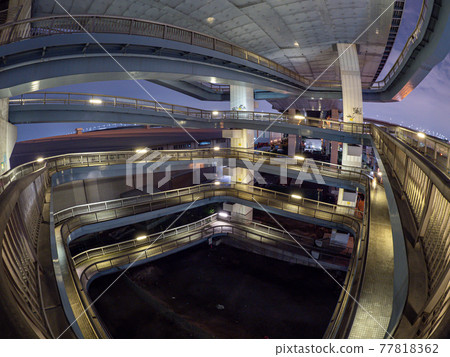 Konohana Ohashi Loop Pedestrian Bridge Konohana Ohashi Loop Pedestrian Bridge 77818362