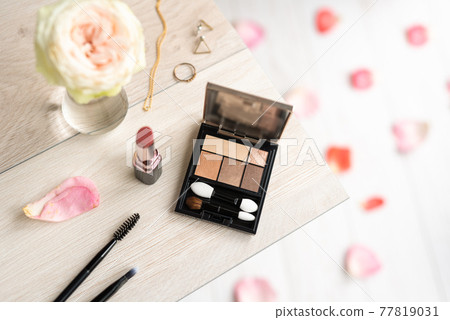 棕色眼影 棕色眼影 77819031