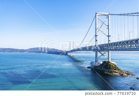 Onaruto Bridge in fine weather in Naruto City, Tokushima Prefecture 77819710