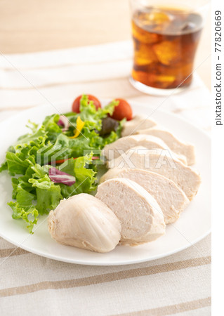 Salad chicken 77820669