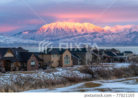 Homes with lake Utah Valley and Wasatch Mountain view during scenic sunset 77821105