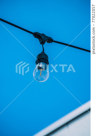 電燈泡和藍天 電燈泡和藍天 77822857