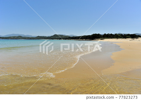 從山口縣下關市室津的室津海灘看到的風景 從山口縣下關市室津的室津海灘看到的風景 77823273