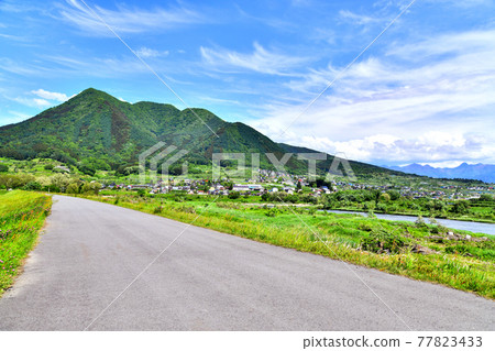 View toward Mt. Kosha from the vicinity of Furumaki Bridge / Chikuma River (Iiyama City, Nagano Prefecture) [2020.5] 77823433