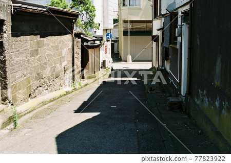 小巷後面的風景 小巷後面的風景 77823922