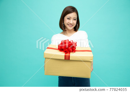 Happy beautiful asian woman smile and holding gift box isolated on white background. Teenage girls in love, Receiving gifts from lovers. New Year, Christmas and Valentines Day concept 77824035
