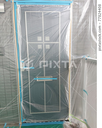 Curing of apartment painting work Curing of apartment painting work 77824408