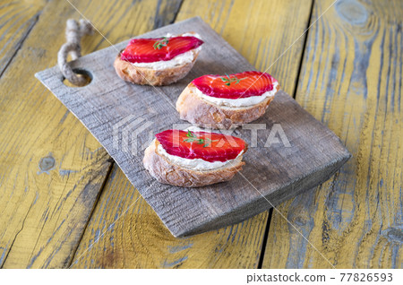 Sandwiches with cream cheese and cured salmon Sandwiches with cream cheese and cured salmon 77826593