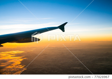 Sunset air travel from Narita to Vietnam 77828967