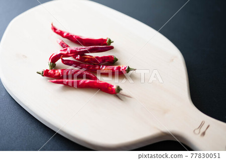 Chili pepper, a seasoning that can be used in any dish, can be used as a spice or spice to enhance cooking. 77830051