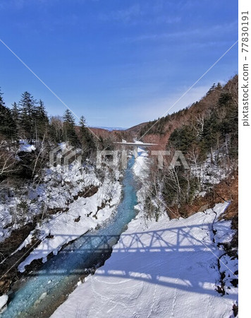 Biei River / Blue River (Shirokane Onsen, Biei Town, Hokkaido) 77830191