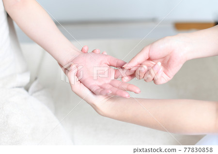 手部按摩的圖片 手部按摩的圖片 77830858
