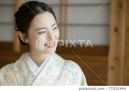Kimono woman Japanese house 77832444