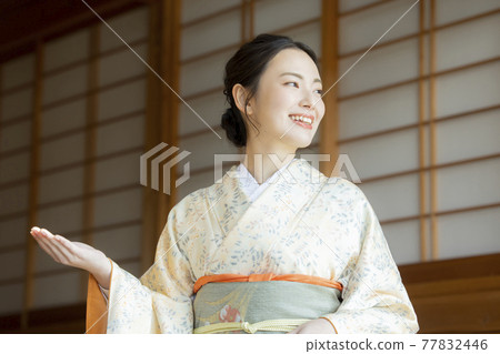 Kimono woman Japanese house 77832446