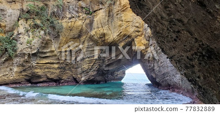 Ryugaku cave 77832889