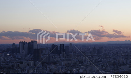 在日落染成的雲彩 77834010