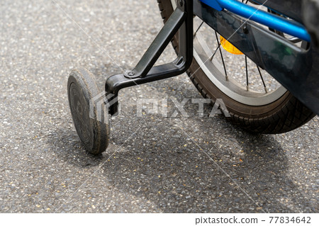Bicycle training wheels 77834642
