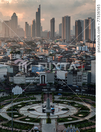 Wongwianyai roundabout monument with crownded residence and skyscraper in downtown at Bangkok Wongwianyai roundabout monument with crownded residence and skyscraper in downtown at Bangkok 77836565