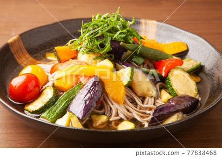 夏天菜的蕎麥麵條 77838468