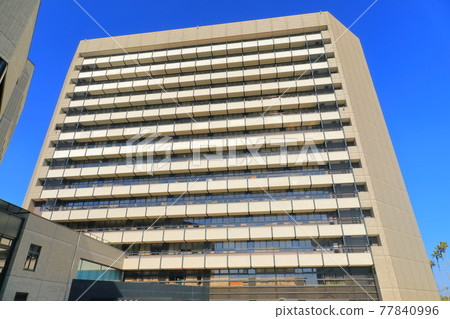 [Tokushima Prefecture] Tokushima City Hall under clear skies 77840996