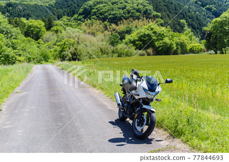Early summer bike touring Fresh green refreshing Satoyama alley a-1 Early summer bike touring Fresh green refreshing Satoyama alley a-1 77844693