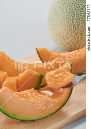 Fresh and delicious red meat melon plate 77848325