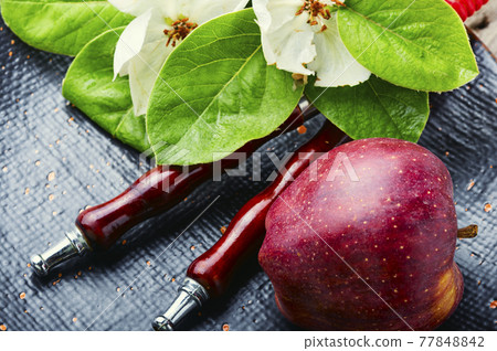 Turkish shisha with fresh apple flavor Turkish shisha with fresh apple flavor 77848842
