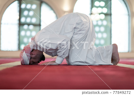 man performing sajdah in namaz man performing sajdah in namaz 77849272