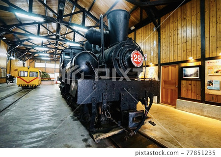 阿里山奮起湖車站火車頭 77851235
