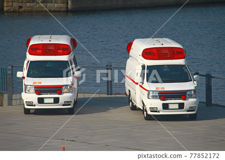 2輛救護車 77852172
