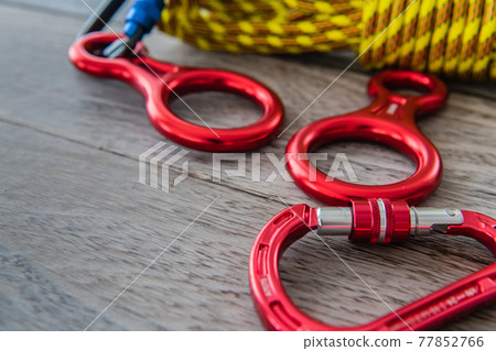 攀岩裝備八罐繩木紋背景素材 77852766