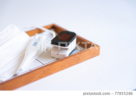 Pulse oximeter, mask, thermometer Pulse oximeter, mask, thermometer 77855286