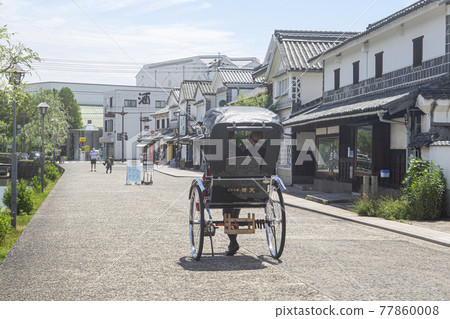 Take a picture of the main street of the tourist information center in the Kurashiki Bikan Historical Quarter with a rickshaw Take a picture of the main street of the tourist information center in the Kurashiki Bikan Historical Quarter with a rickshaw 77860008