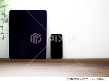 Smartphone, tablet, smartphone, wood grain, wood table 77860823