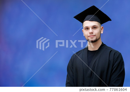 portrait of the student on graduation day 77861604
