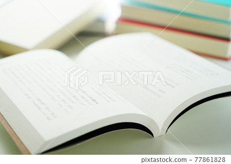 Open book 77861828