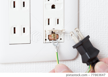 將插頭的地線連接到插座的接地端子 將插頭的地線連接到插座的接地端子 77863647