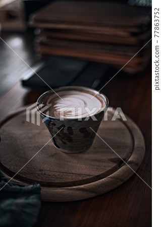cup of hot latte art coffee 77863752