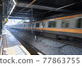 運行的火車 77863755