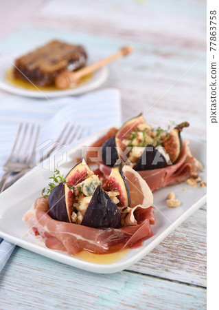 Figs wrapped in Parma ham Figs wrapped in Parma ham 77863758