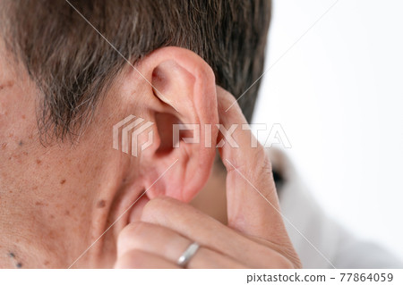 Senior male ears 77864059