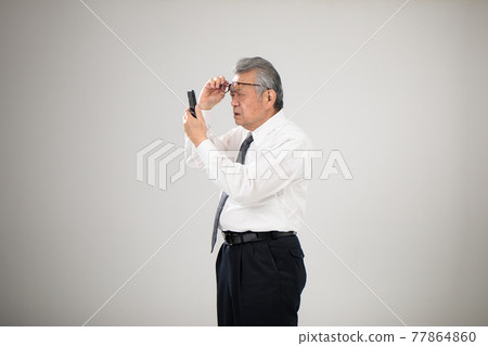 Businessman smartphone senior presbyopia Businessman smartphone senior presbyopia 77864860